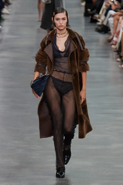 Look 38